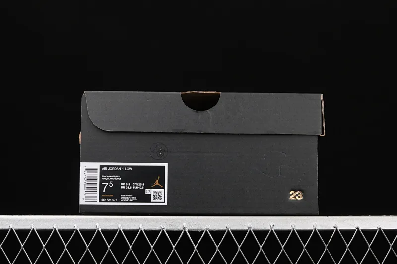 All categories Air Jordan Jordan series basketball shoes Air Jordan 1 Mid Air Jordan 1 Mid AJ1 Joe 1 black and white red hook Zhongbang basketball shoes 554724-075